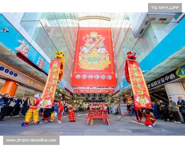 ECCO重庆店融合缆车与醒狮仪式，强化在地文化表达